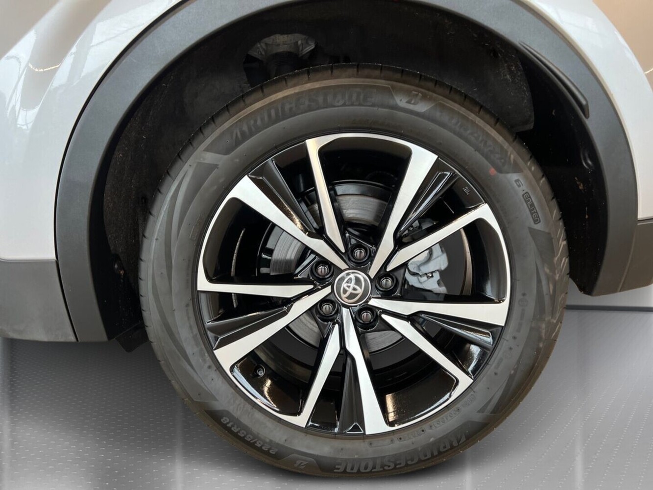 Toyota C-HR vaihtoauto