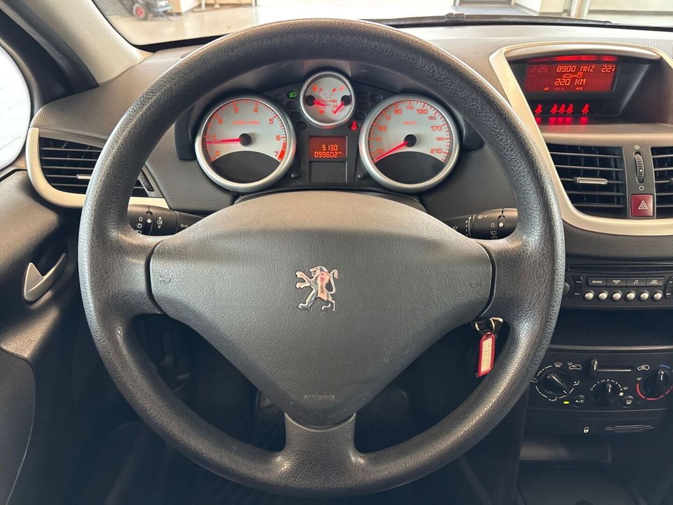 Peugeot 207 vaihtoauto