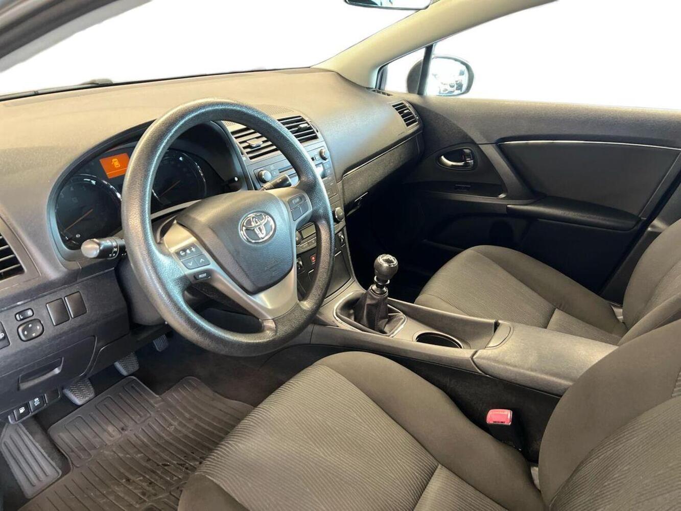 Toyota Avensis vaihtoauto