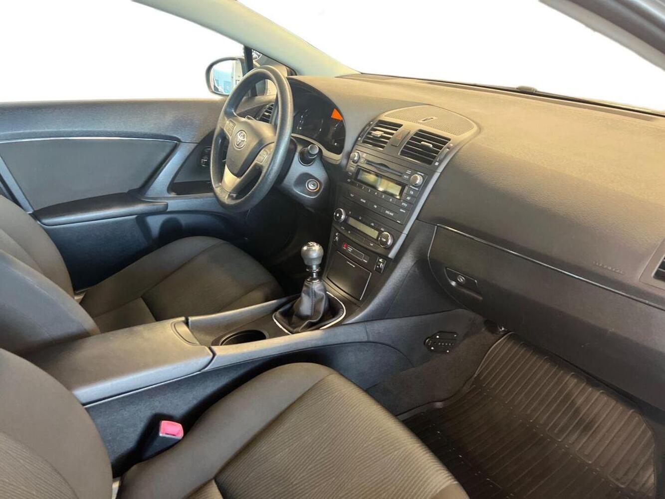 Toyota Avensis vaihtoauto