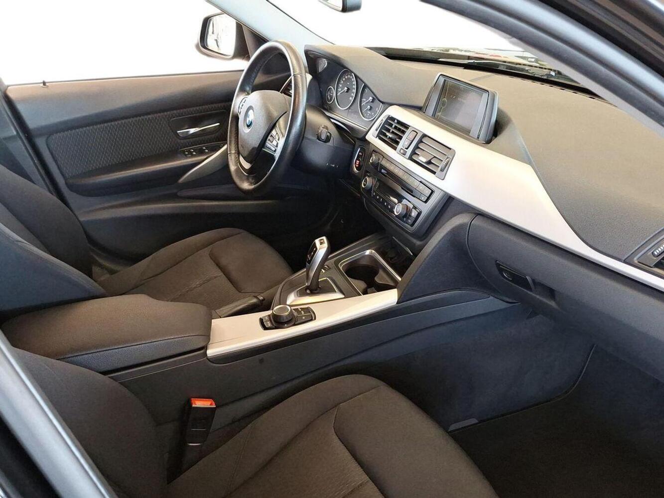 BMW 320 vaihtoauto