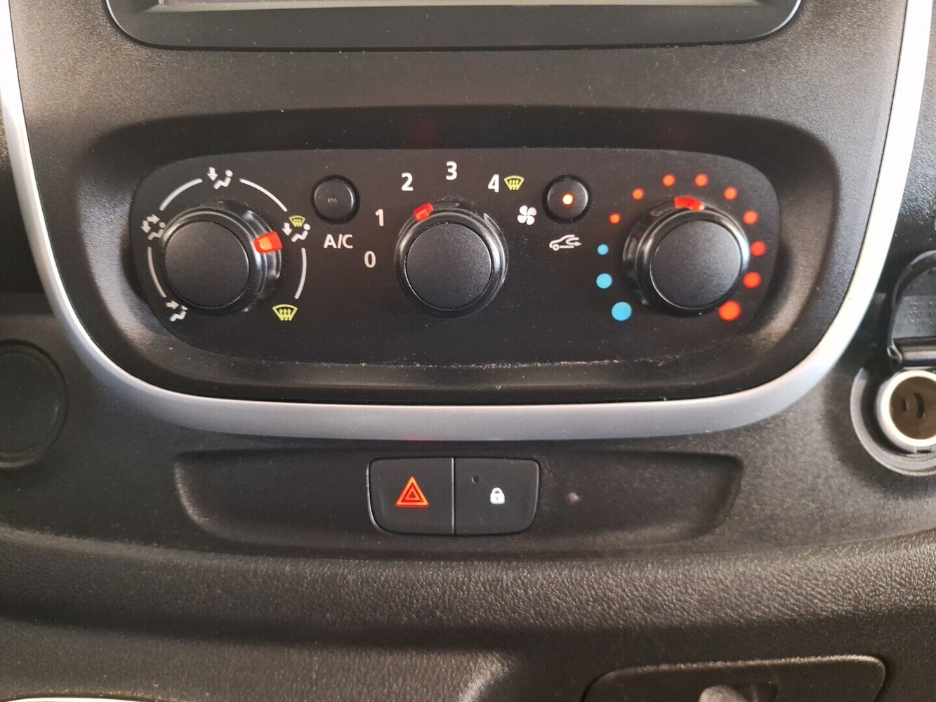 Nissan NV300 vaihtoauto