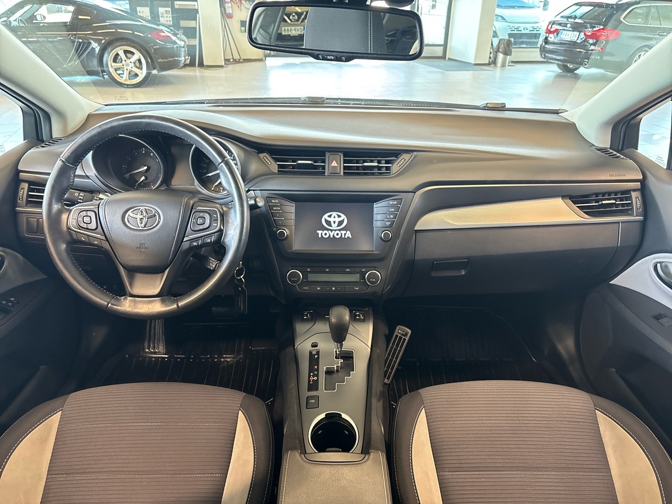 Toyota Avensis vaihtoauto