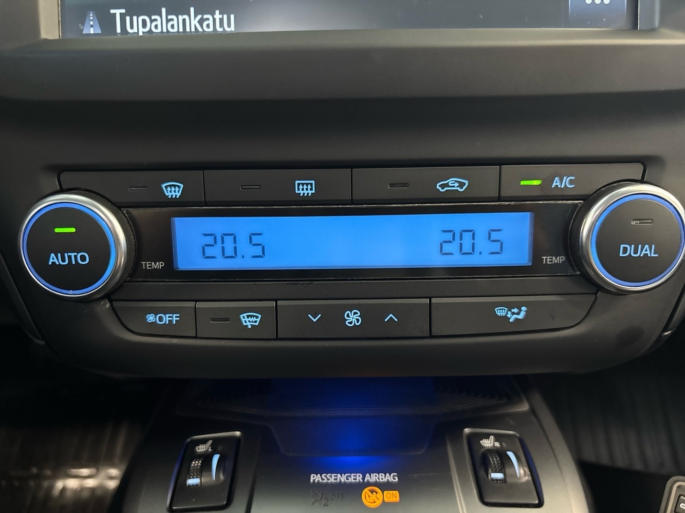 Toyota Avensis vaihtoauto