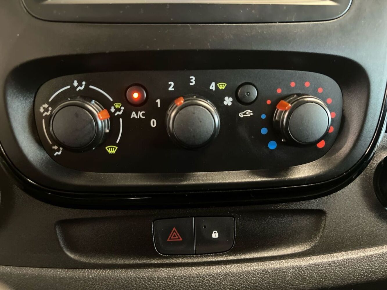 Opel Vivaro vaihtoauto