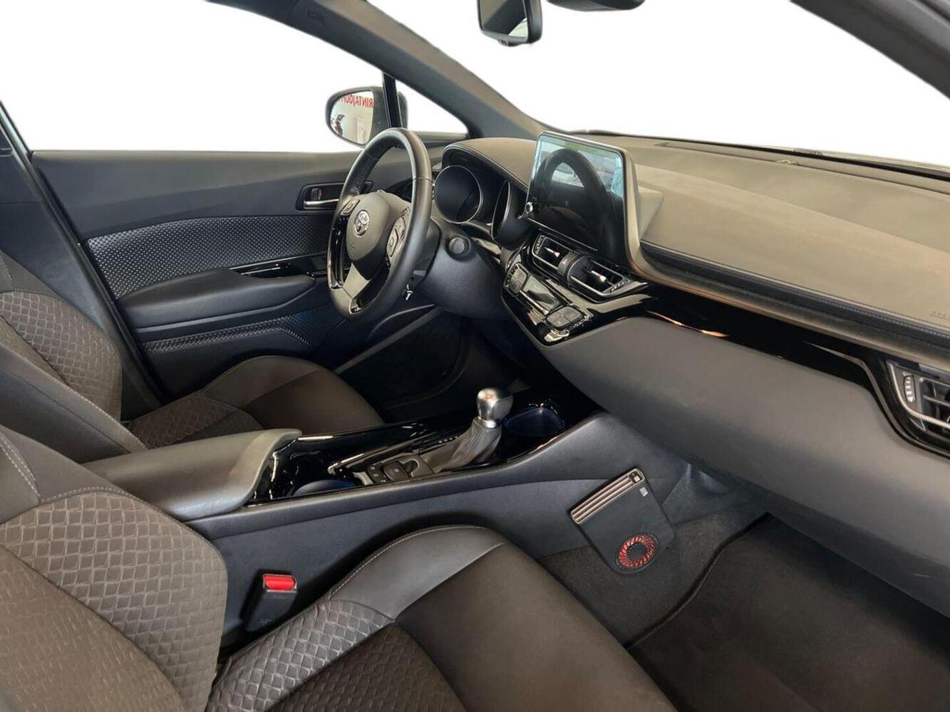 Toyota C-HR vaihtoauto