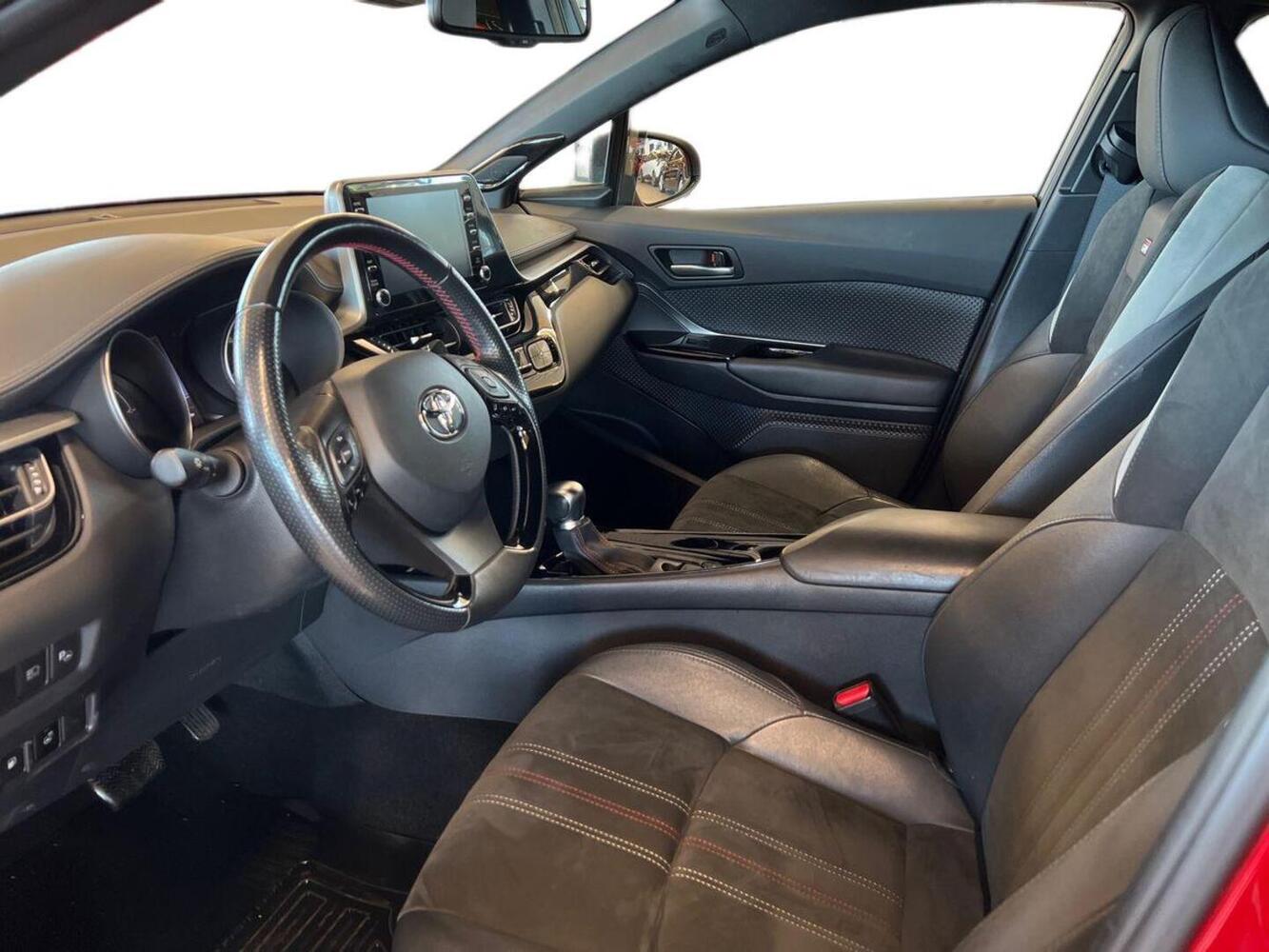 Toyota C-HR vaihtoauto