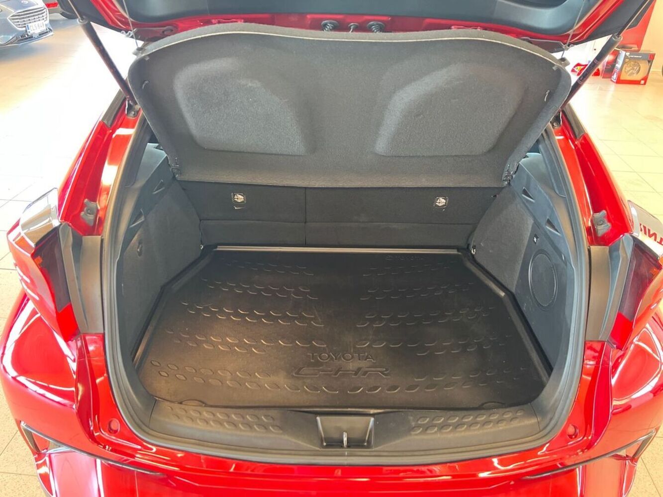 Toyota C-HR vaihtoauto
