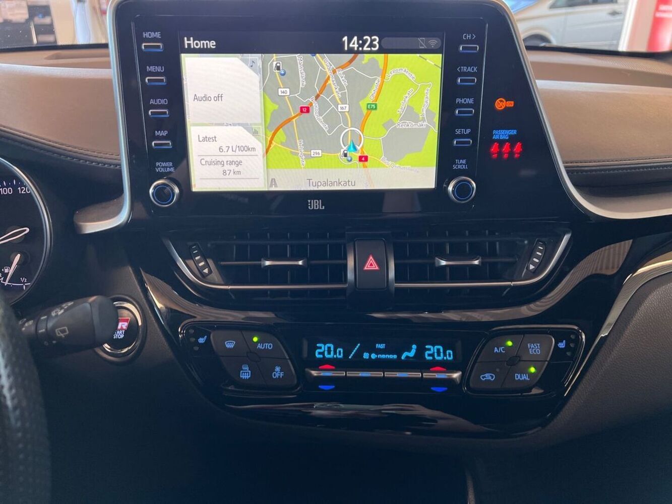 Toyota C-HR vaihtoauto