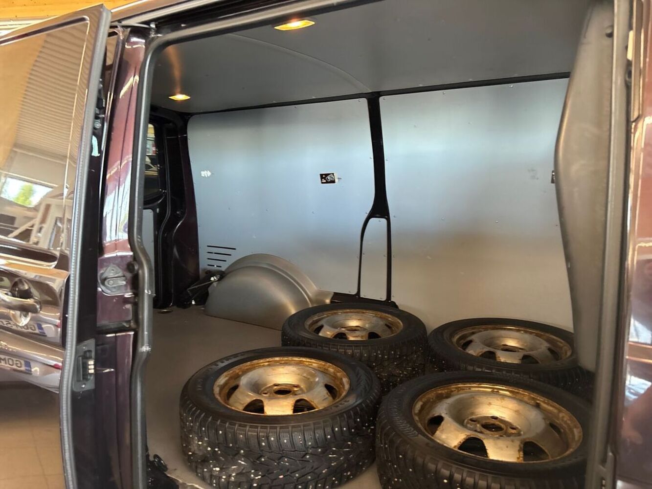 Volkswagen Transporter vaihtoauto