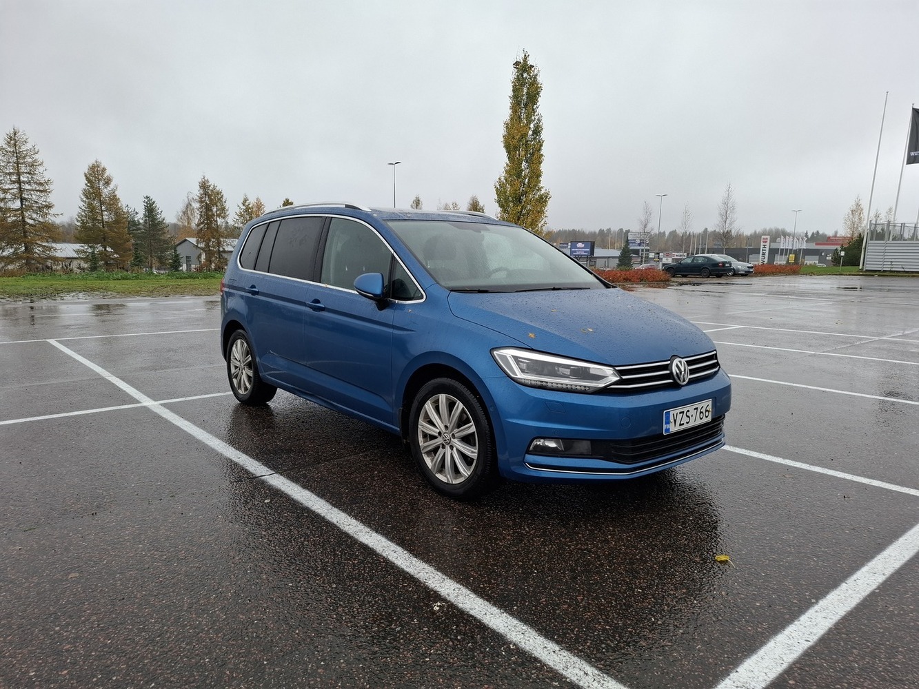 Volkswagen Touran vaihtoauto