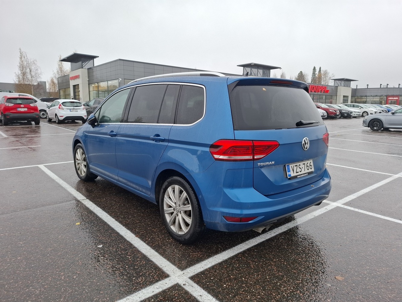 Volkswagen Touran vaihtoauto