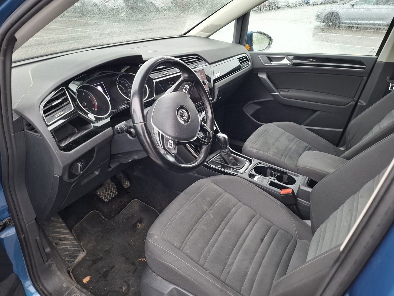 Volkswagen Touran vaihtoauto