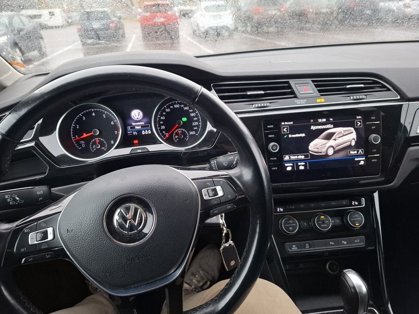 Volkswagen Touran vaihtoauto