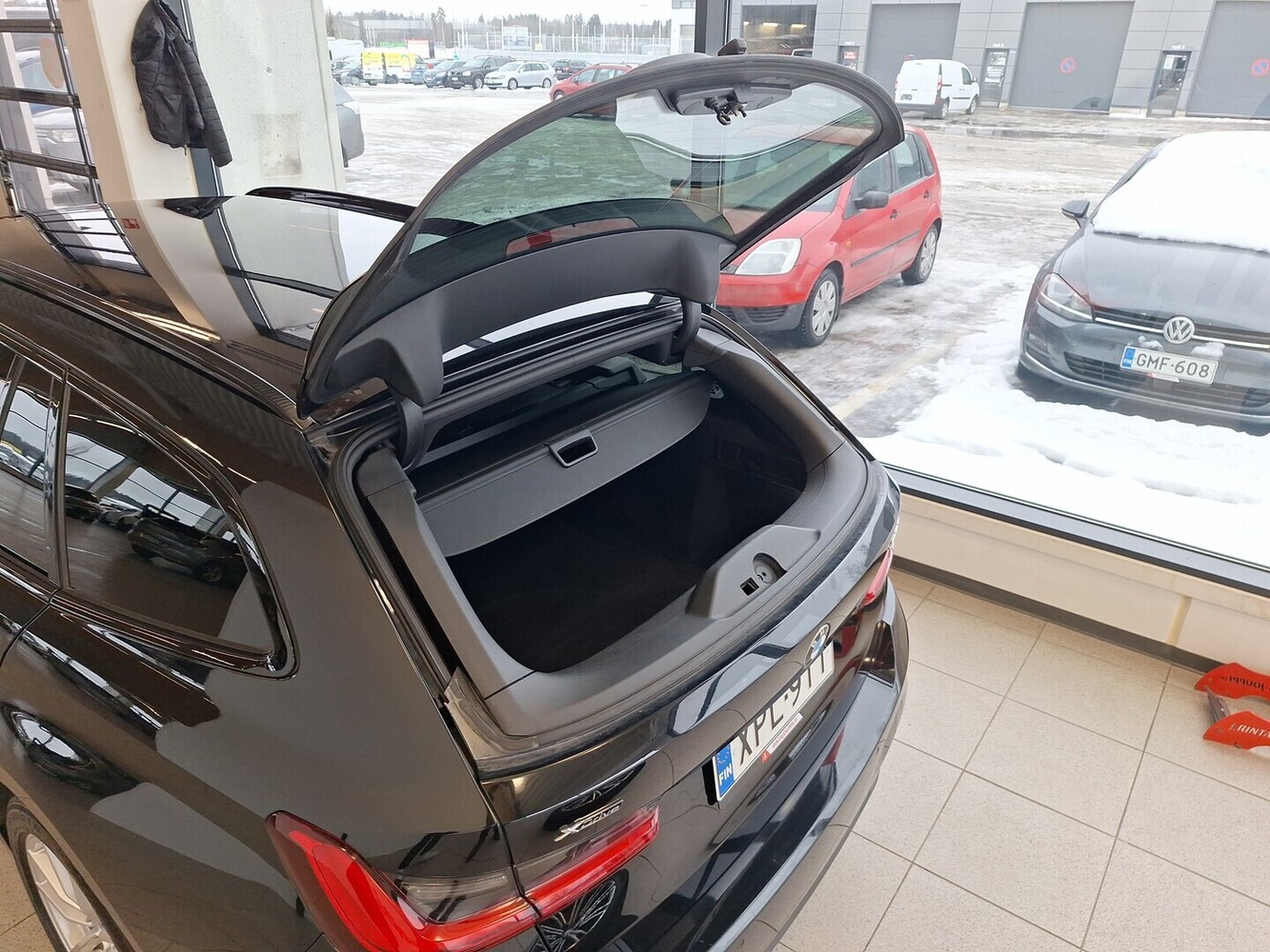 BMW 330 vaihtoauto