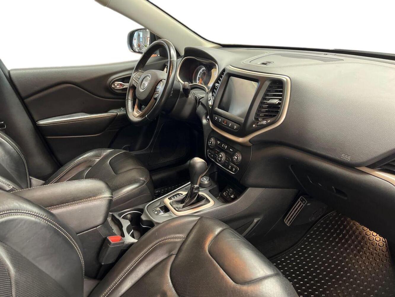 Jeep Cherokee vaihtoauto