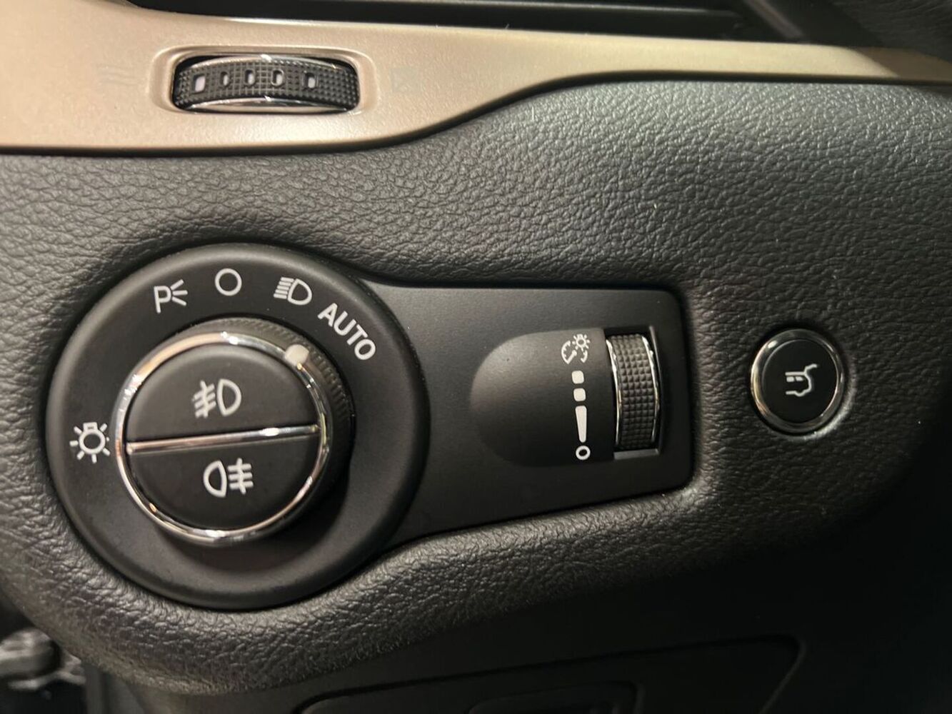 Jeep Cherokee vaihtoauto