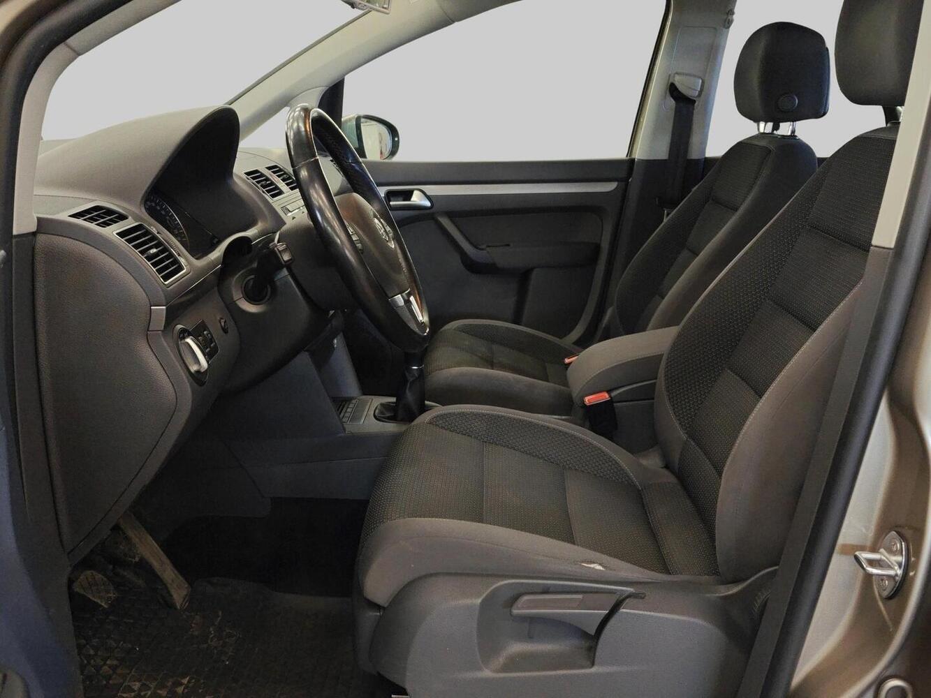 Volkswagen Touran vaihtoauto