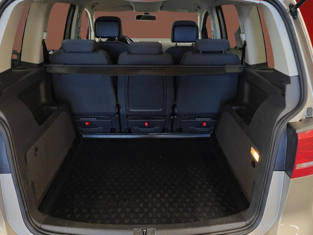 Volkswagen Touran vaihtoauto