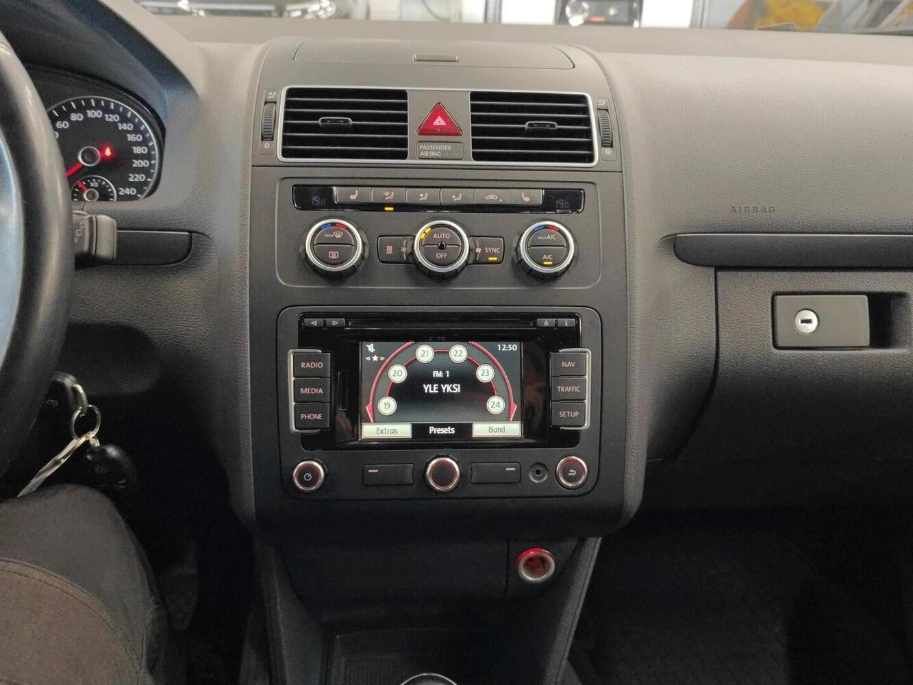 Volkswagen Touran vaihtoauto