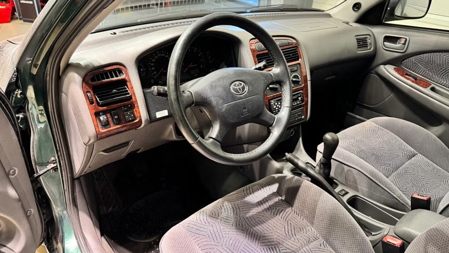 Toyota Avensis vaihtoauto