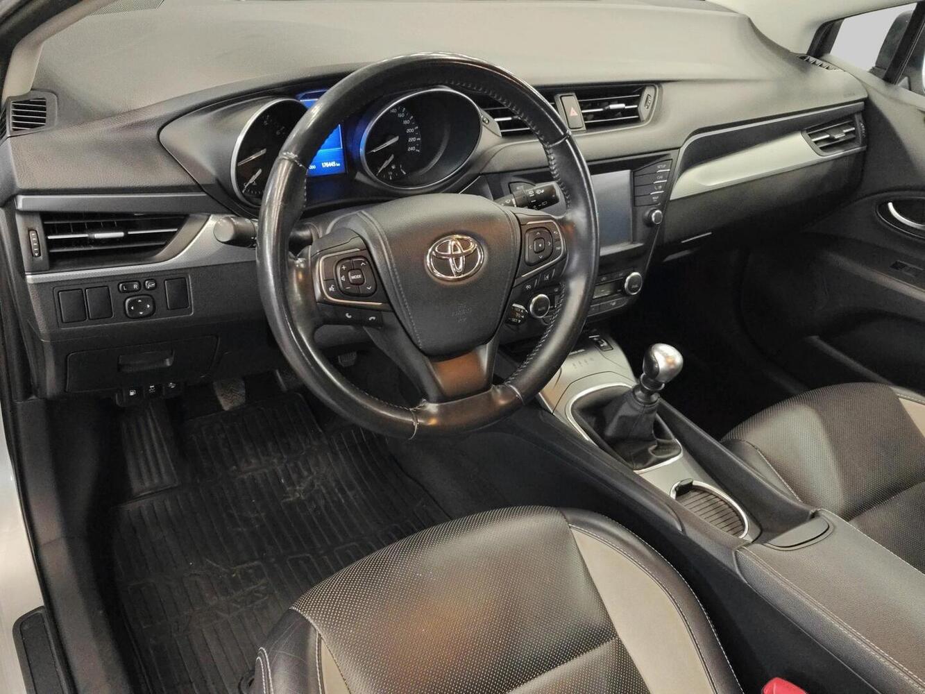 Toyota Avensis vaihtoauto