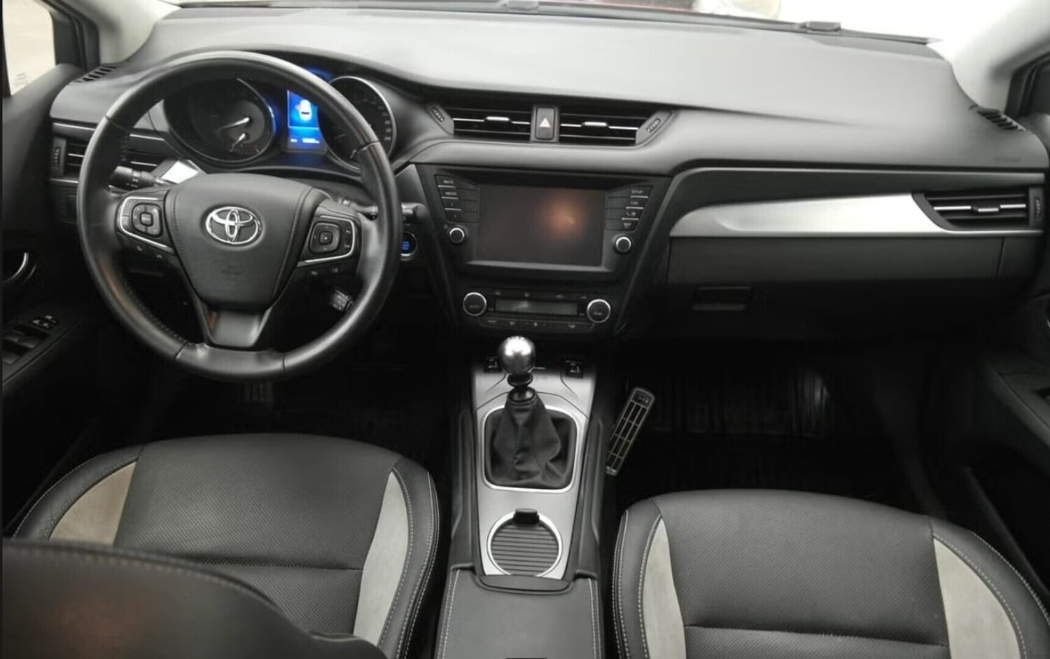 Toyota Avensis vaihtoauto