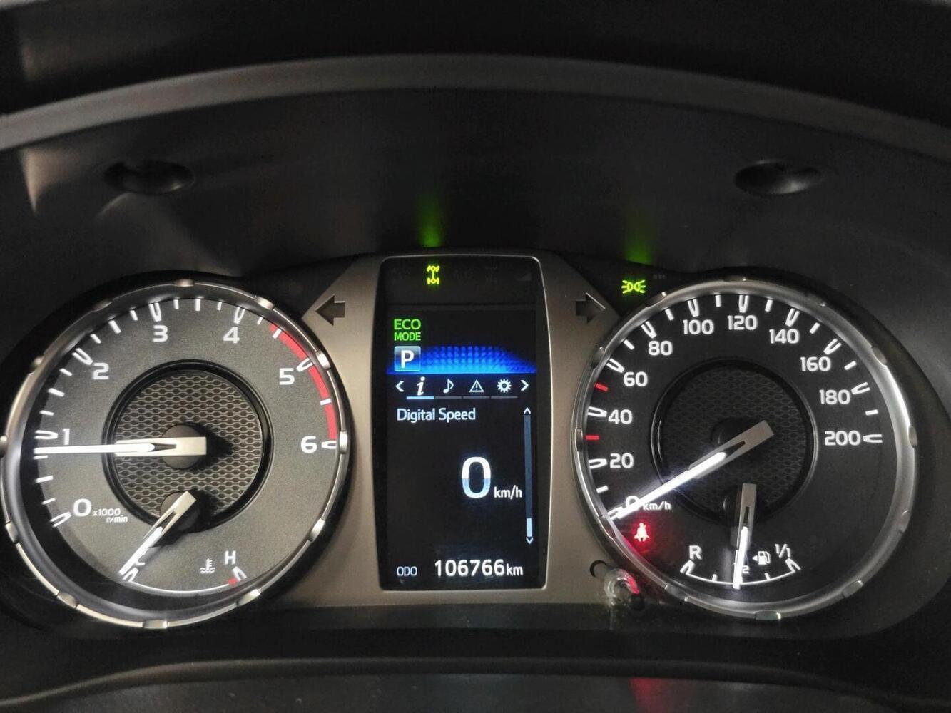 Toyota Hilux vaihtoauto