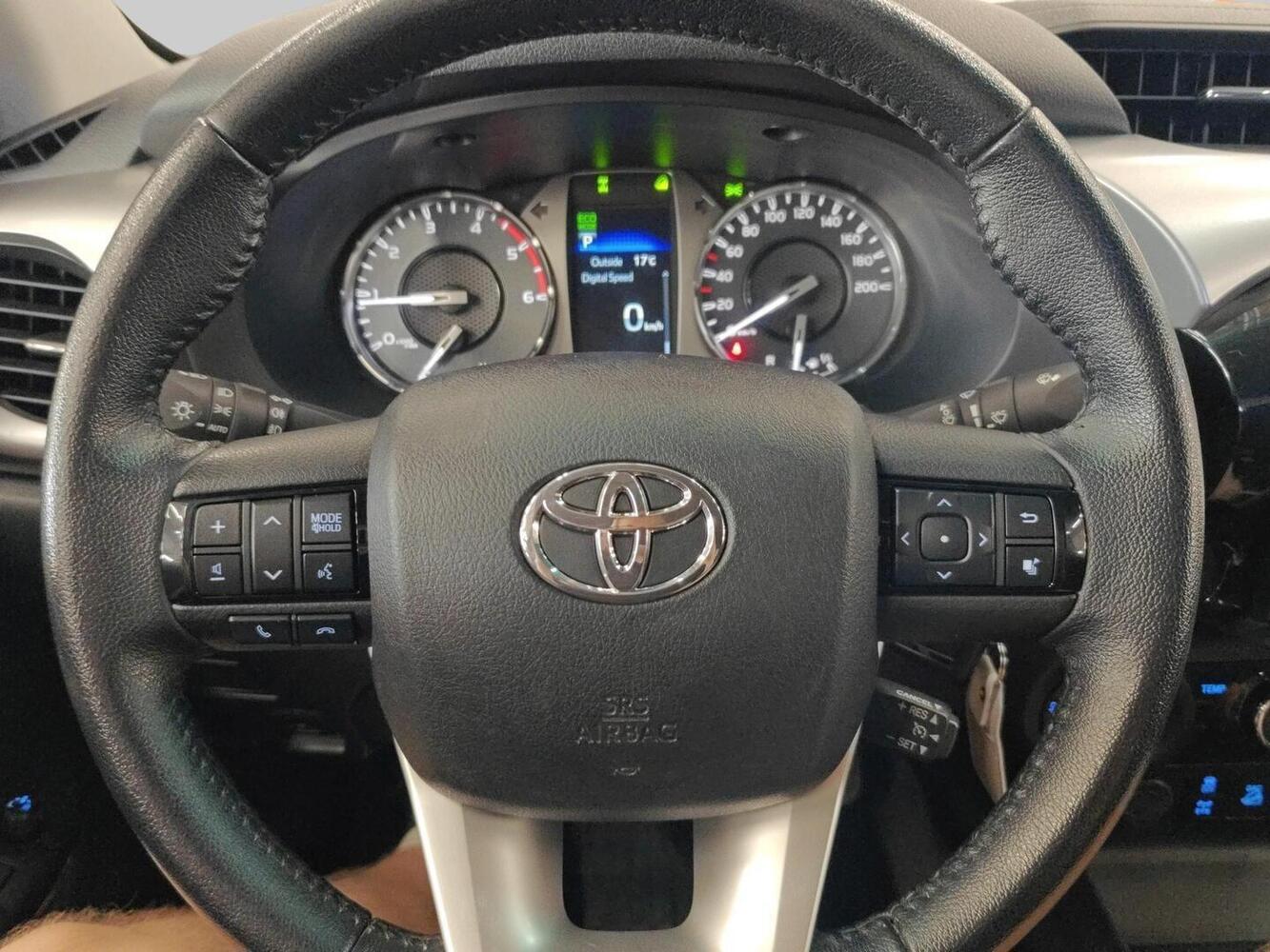 Toyota Hilux vaihtoauto