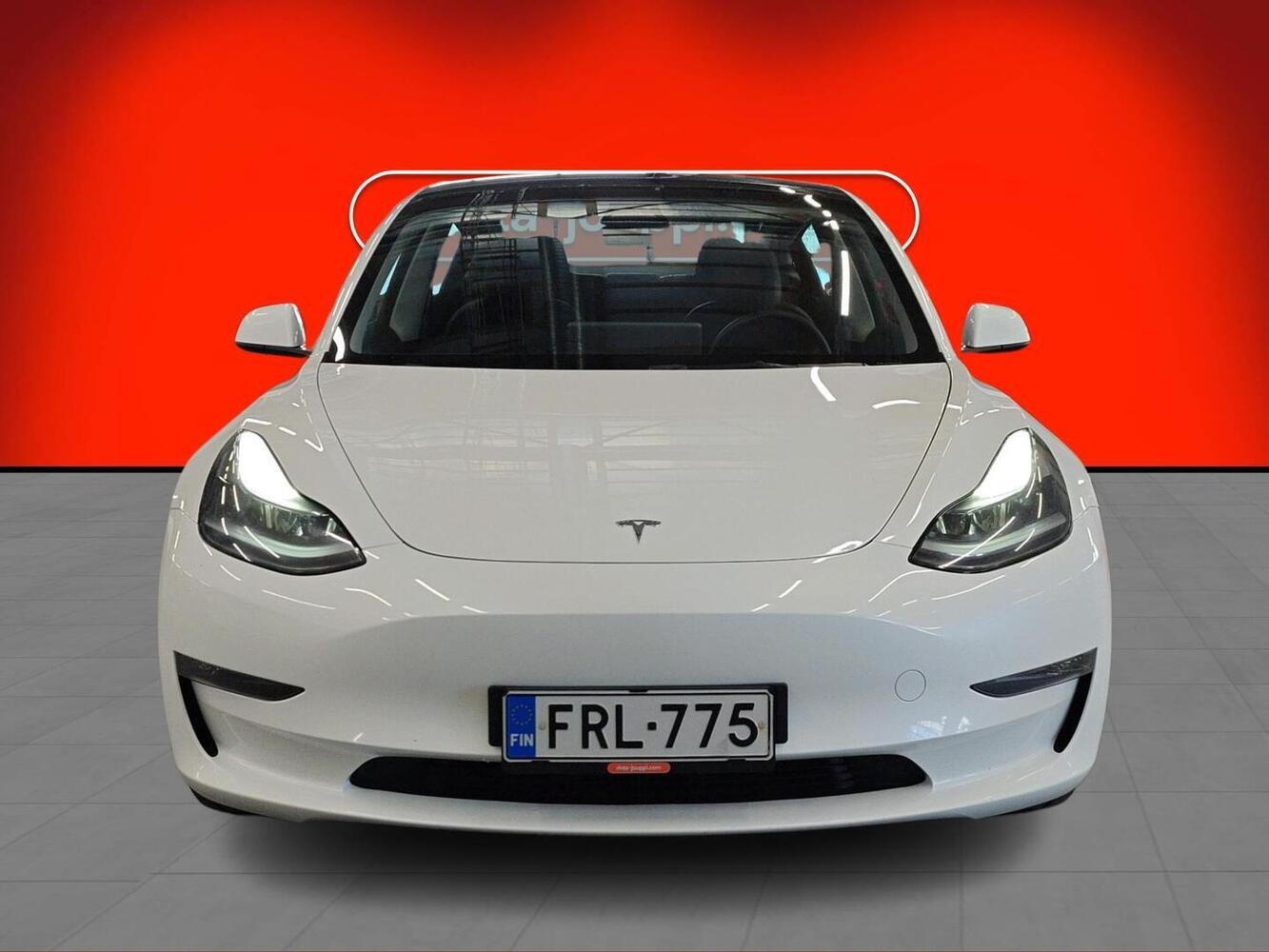 Tesla Model 3 vaihtoauto