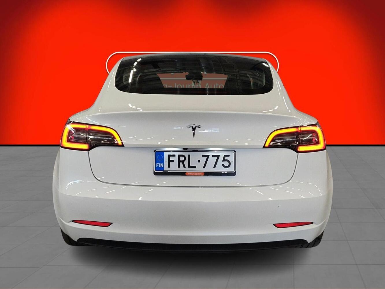 Tesla Model 3 vaihtoauto