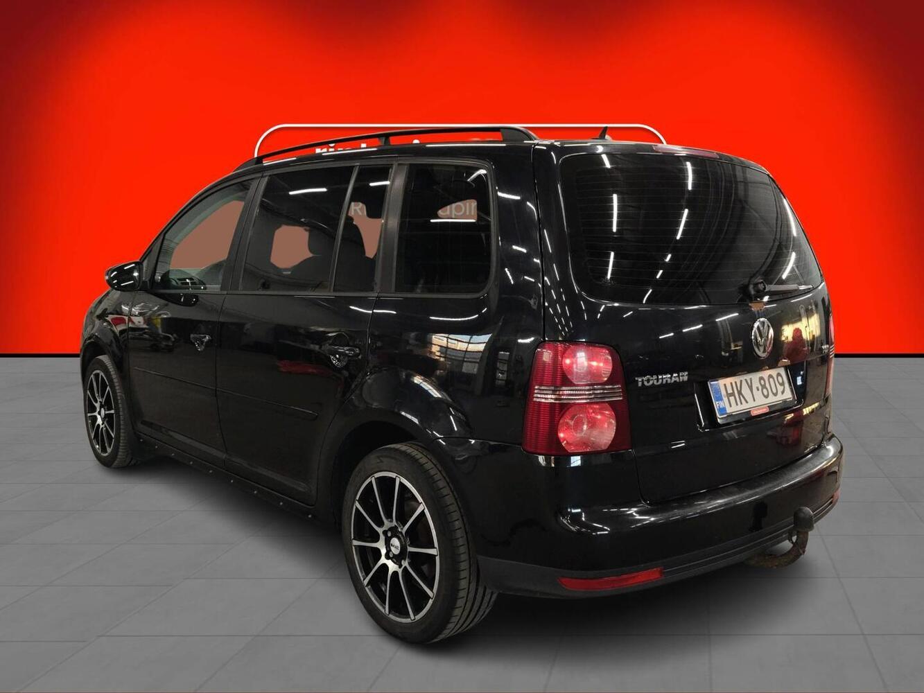 Volkswagen Touran vaihtoauto