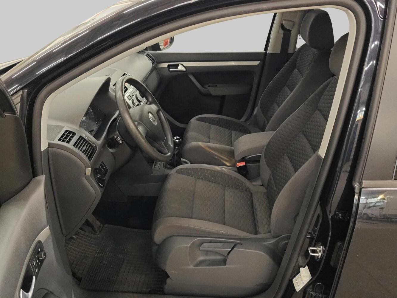 Volkswagen Touran vaihtoauto