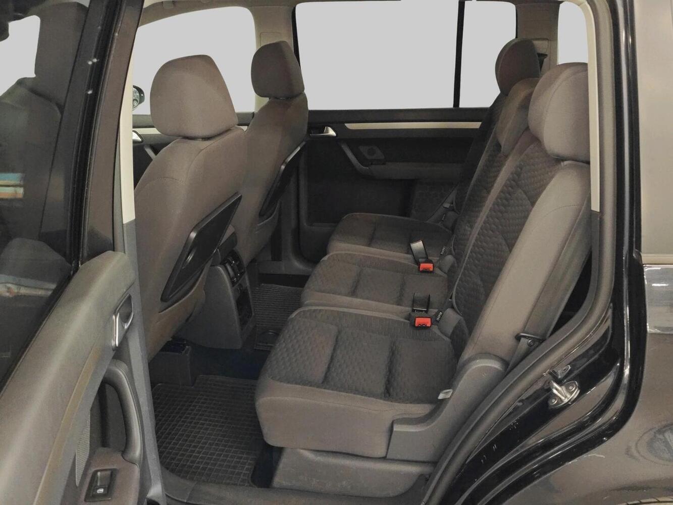 Volkswagen Touran vaihtoauto