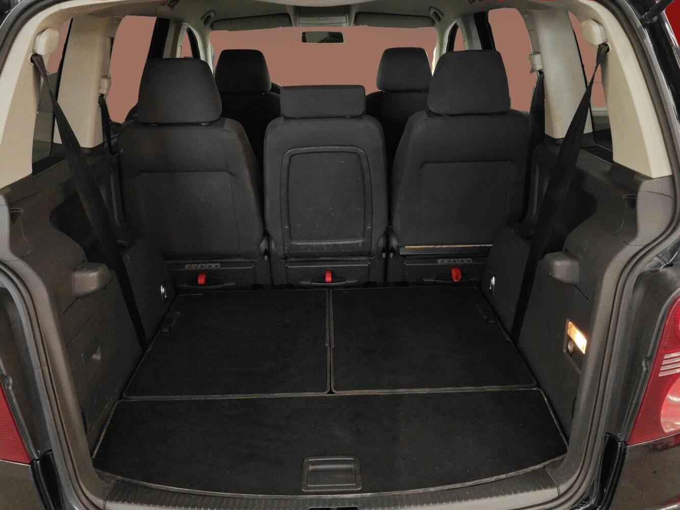 Volkswagen Touran vaihtoauto