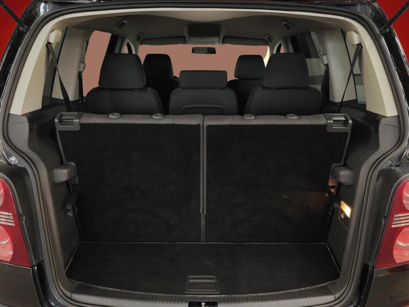 Volkswagen Touran vaihtoauto