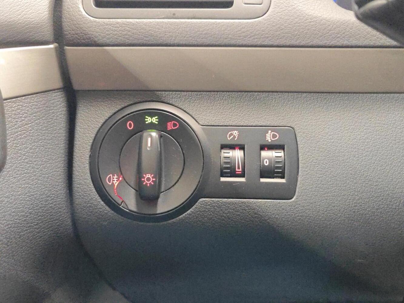 Volkswagen Touran vaihtoauto