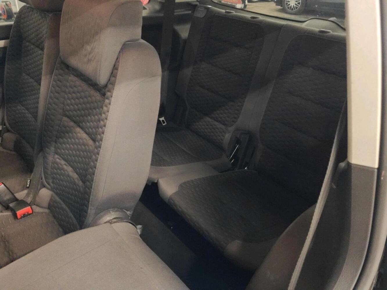 Volkswagen Touran vaihtoauto