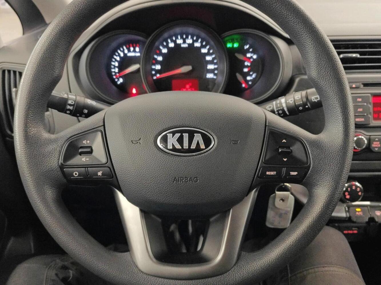 Kia Rio vaihtoauto