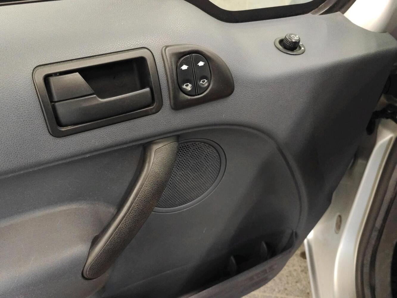 Ford Transit Connect vaihtoauto