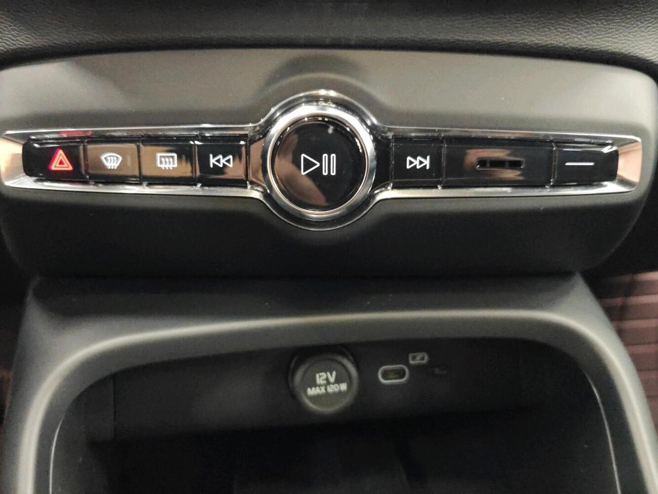 Volvo EX40 vaihtoauto