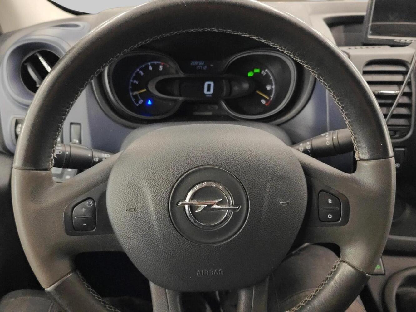 Opel Vivaro vaihtoauto