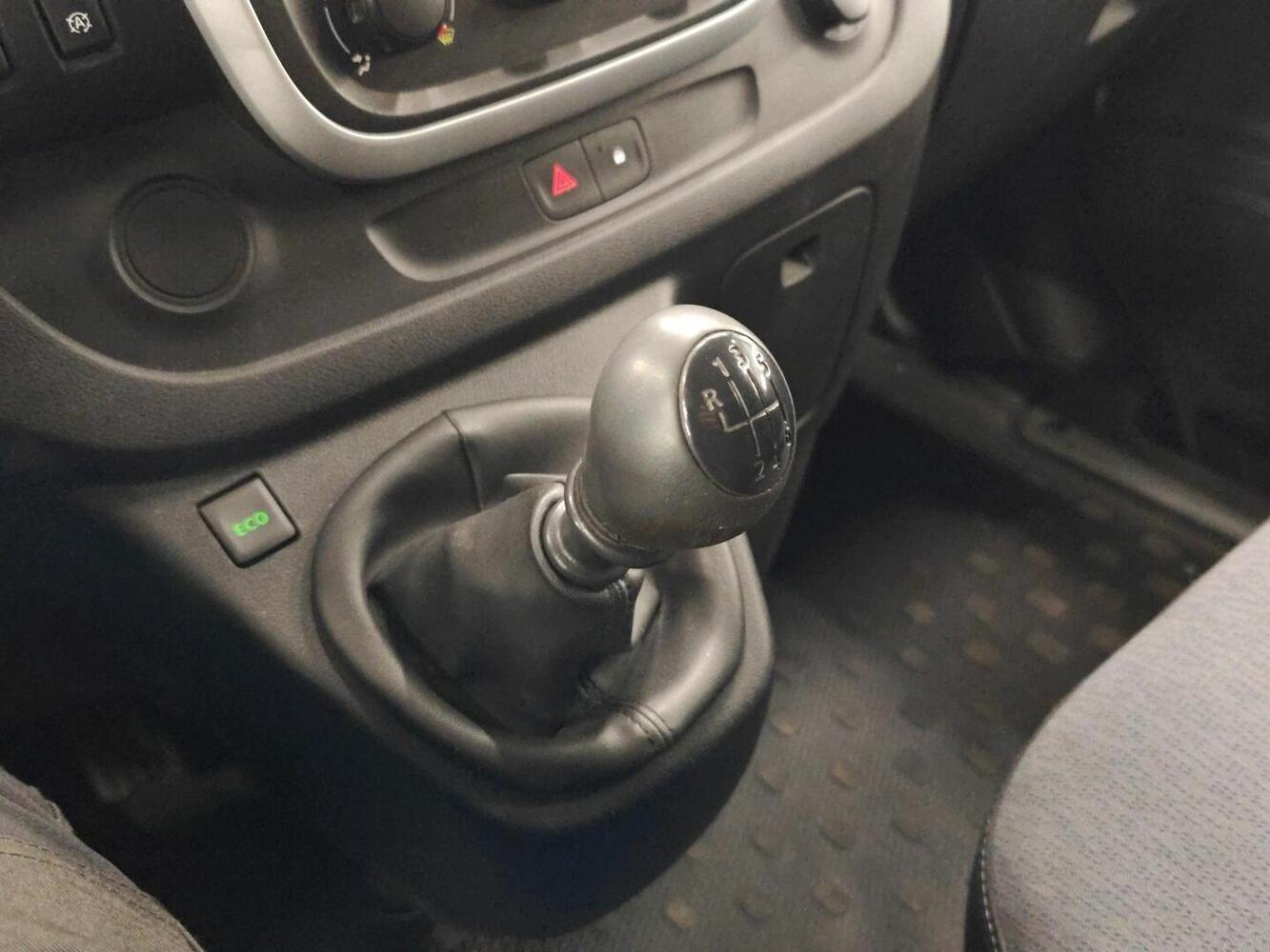 Opel Vivaro vaihtoauto