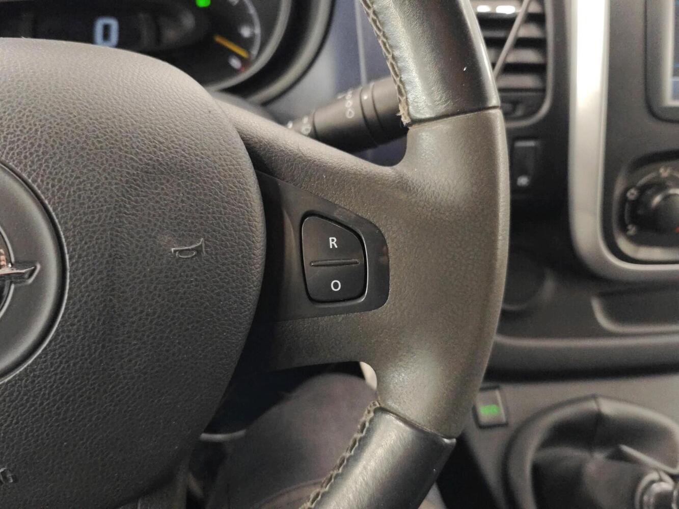 Opel Vivaro vaihtoauto