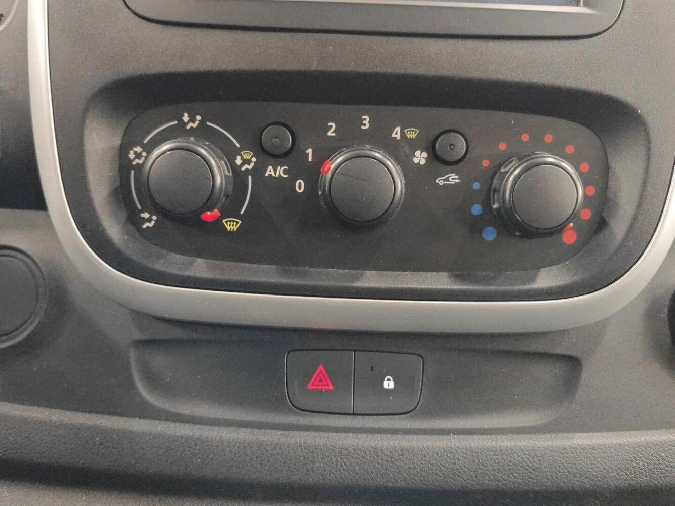 Opel Vivaro vaihtoauto