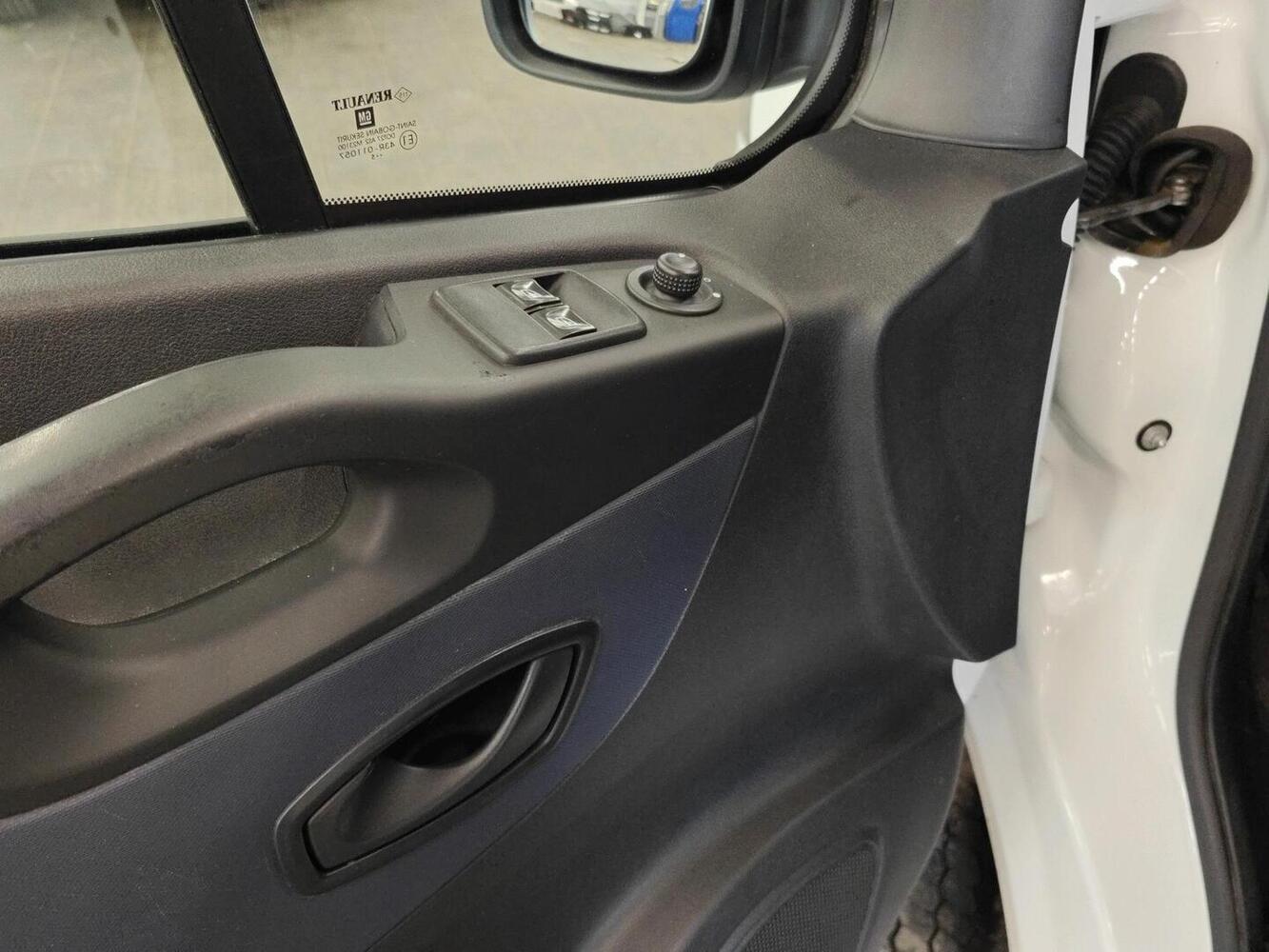 Opel Vivaro vaihtoauto