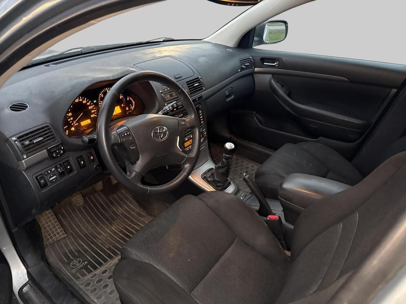 Toyota Avensis vaihtoauto