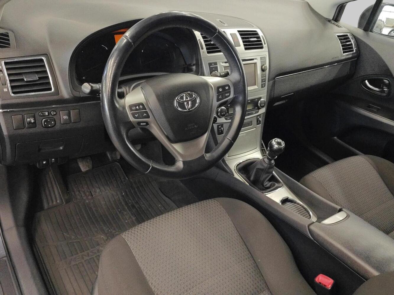 Toyota Avensis vaihtoauto