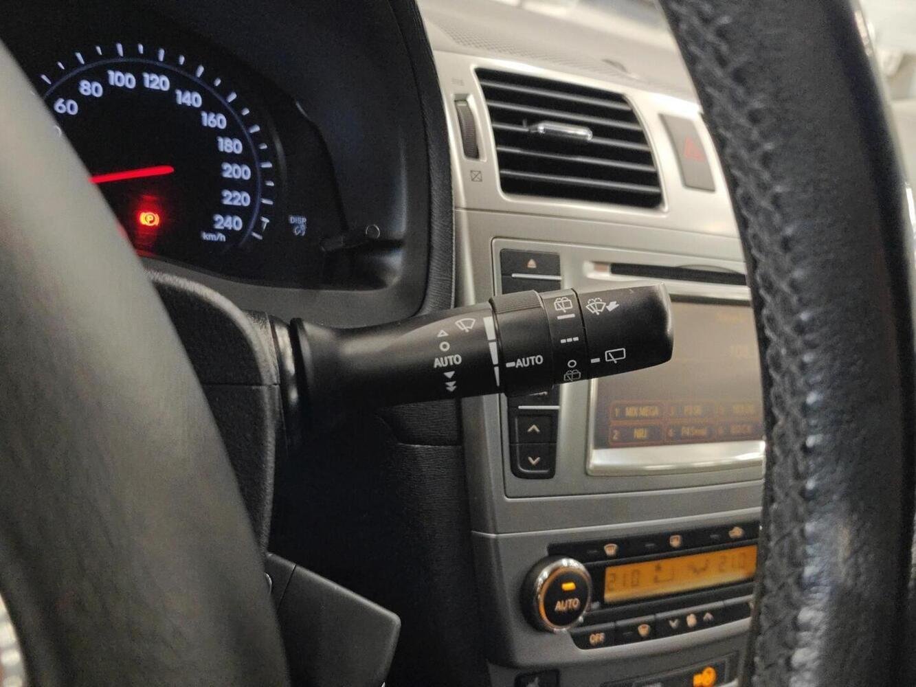Toyota Avensis vaihtoauto