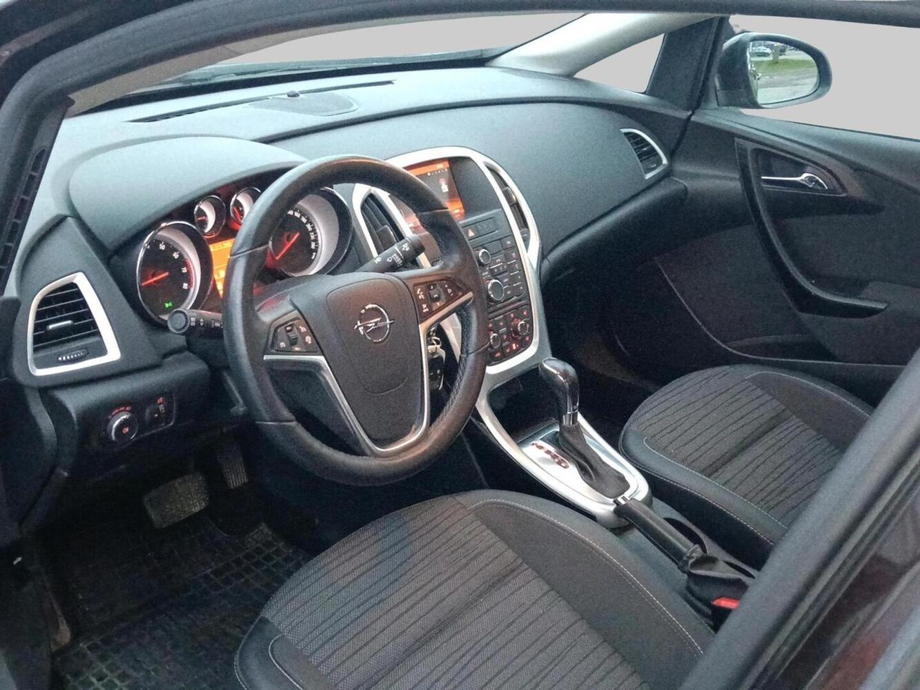Opel Astra vaihtoauto